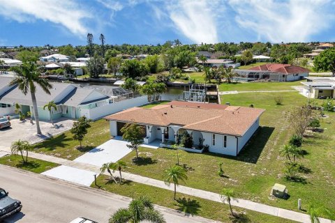Villa ou maison à Port Charlotte, Floride 2 chambres, 154.12 m2 № 2157462