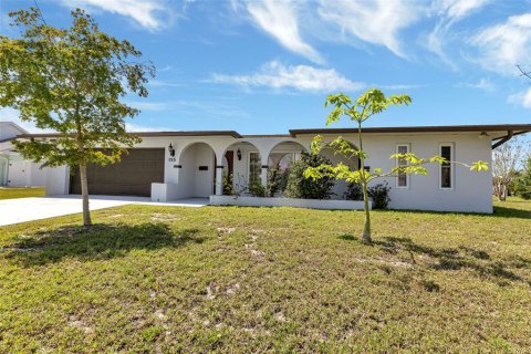 Villa ou maison à vendre à Port Charlotte, Floride: 2 chambres, 154.12 m2 № 2157462 - photo 2