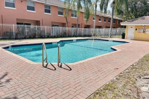 Townhouse in Lauderhill, Florida 2 bedrooms, 113.71 sq.m. № 1854949 - photo 10