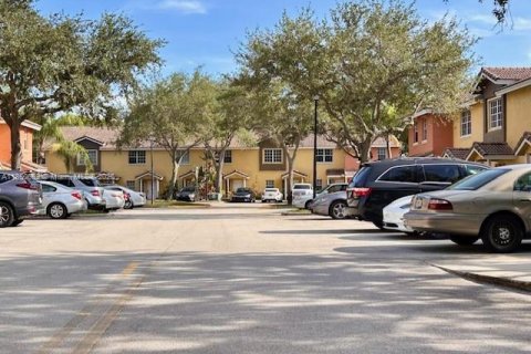 Townhouse in Lauderhill, Florida 2 bedrooms, 113.71 sq.m. № 1854949 - photo 4