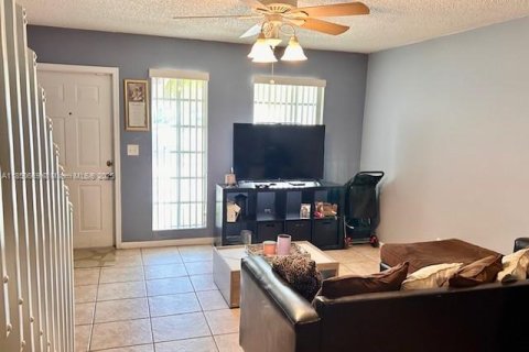 Townhouse in Lauderhill, Florida 2 bedrooms, 113.71 sq.m. № 1854949 - photo 6