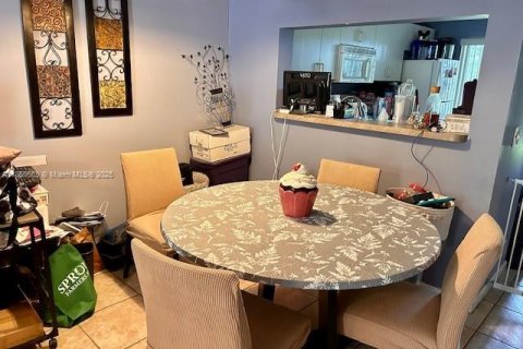 Townhouse in Lauderhill, Florida 2 bedrooms, 113.71 sq.m. № 1854949 - photo 7