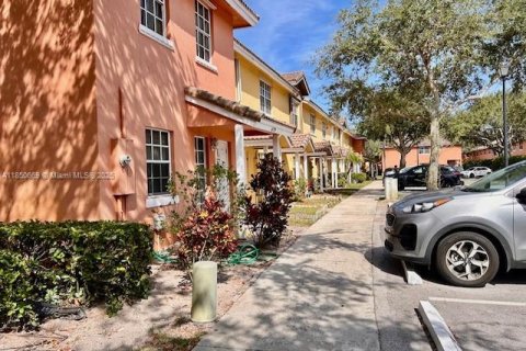 Townhouse in Lauderhill, Florida 2 bedrooms, 113.71 sq.m. № 1854949 - photo 2