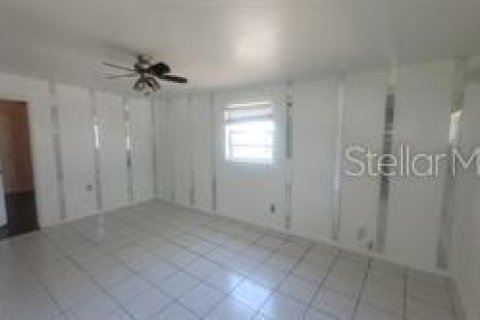 Propiedad comercial en venta en Tampa, Florida, 5 dormitorios, 131.74 m2 № 2285002 - foto 17