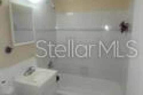 Propiedad comercial en venta en Tampa, Florida, 5 dormitorios, 131.74 m2 № 2285002 - foto 22