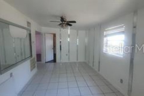 Propiedad comercial en venta en Tampa, Florida, 5 dormitorios, 131.74 m2 № 2285002 - foto 18