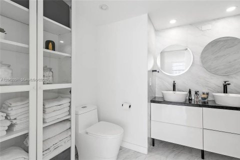 Condominio en venta en Aventura, Florida, 2 dormitorios, 157.28 m2 № 2185931 - foto 11