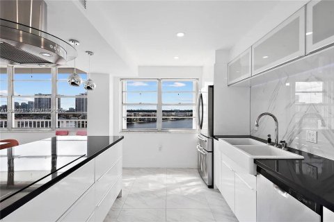 Condominio en venta en Aventura, Florida, 2 dormitorios, 157.28 m2 № 2185931 - foto 6