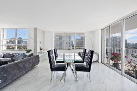 Condominio en venta en Aventura, Florida, 2 dormitorios, 157.28 m2 № 2185931 - foto 5