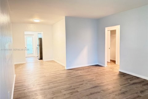 Квартира в Майами-Бич, Флорида 6 спален, 379.13м2 № 2005877