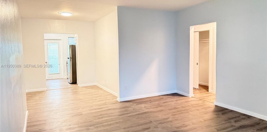 Квартира в Майами-Бич, Флорида 6 спален, 379.13м2 № 2005877