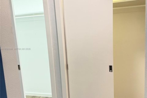 Снять в аренду квартиру в Майами-Бич, Флорида 6 спален, 379.13м2, № 2005877 - фото 9