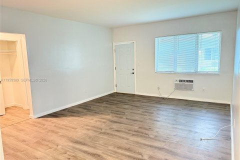 Снять в аренду квартиру в Майами-Бич, Флорида 6 спален, 379.13м2, № 2005877 - фото 3