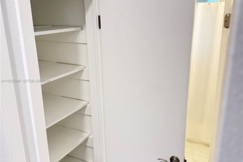 Снять в аренду квартиру в Майами-Бич, Флорида 6 спален, 379.13м2, № 2005877 - фото 7