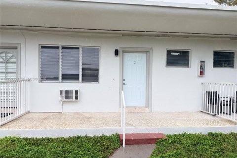 Снять в аренду квартиру в Майами-Бич, Флорида 6 спален, 379.13м2, № 2005877 - фото 18