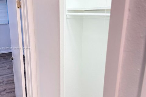 Снять в аренду квартиру в Майами-Бич, Флорида 6 спален, 379.13м2, № 2005877 - фото 8