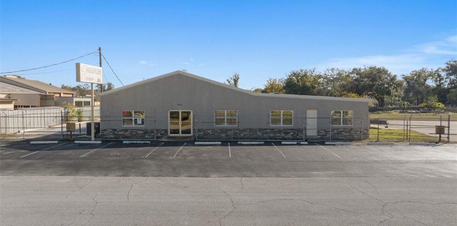 Commercial property in Ocala, Florida № 1533797