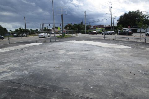 Propiedad comercial en alquiler en Miami, Florida № 788999 - foto 1