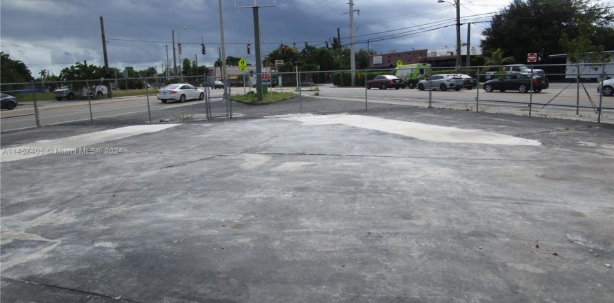 Propiedad comercial en Miami, Florida № 788999