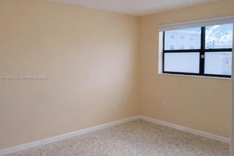 Купить кондоминиум в Майами, Флорида 1 спальня, 53.6м2, № 1998534 - фото 3