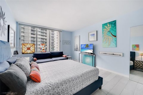 Condominio en venta en Miami Beach, Florida, 1 dormitorio, 79.15 m2 № 2006279 - foto 9