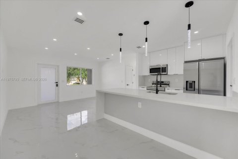 Villa ou maison à vendre à North Miami, Floride: 3 chambres, 124.49 m2 № 2397122 - photo 3