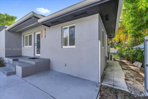 Villa ou maison à vendre à North Miami, Floride: 3 chambres, 124.49 m2 № 2397122 - photo 25