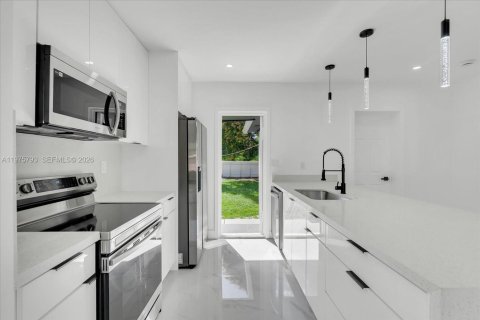 Villa ou maison à vendre à North Miami, Floride: 3 chambres, 124.49 m2 № 2397122 - photo 4