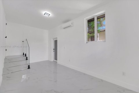 Villa ou maison à vendre à North Miami, Floride: 3 chambres, 124.49 m2 № 2397122 - photo 19