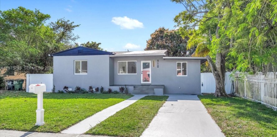 Villa ou maison à North Miami, Floride 3 chambres, 124.49 m2 № 2397122
