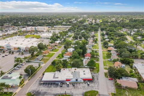 Propiedad comercial en venta en Titusville, Florida, 996.84 m2 № 675868 - foto 3