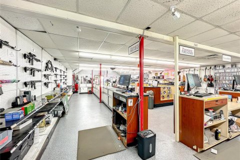 Propiedad comercial en venta en Titusville, Florida, 996.84 m2 № 675868 - foto 22