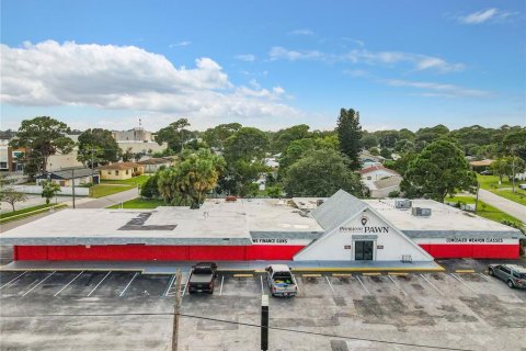 Propiedad comercial en venta en Titusville, Florida, 996.84 m2 № 675868 - foto 4