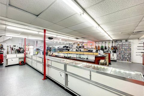 Propiedad comercial en venta en Titusville, Florida, 996.84 m2 № 675868 - foto 23