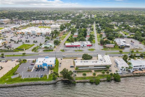Propiedad comercial en venta en Titusville, Florida, 996.84 m2 № 675868 - foto 2