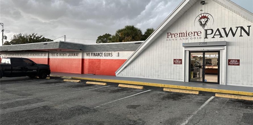 Propiedad comercial en Titusville, Florida 996.84 m2 № 675868