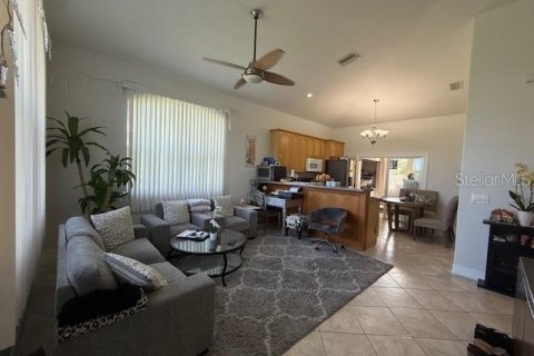 Apartamento en alquiler en North Port, Florida, 2 dormitorios, 86.86 m2 № 1916538 - foto 2