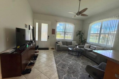 Apartamento en alquiler en North Port, Florida, 2 dormitorios, 86.86 m2 № 1916538 - foto 3