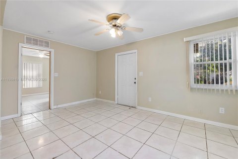 Casa en venta en Tamarac, Florida, 3 dormitorios, 147.53 m2 № 2179379 - foto 9