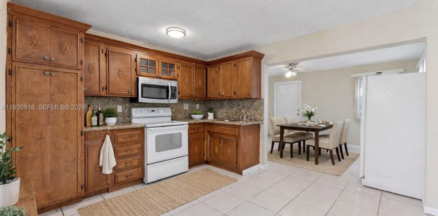 Casa en Tamarac, Florida 3 dormitorios, 147.53 m2 № 2179379