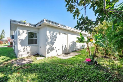 Casa en venta en Tamarac, Florida, 3 dormitorios, 147.53 m2 № 2179379 - foto 28