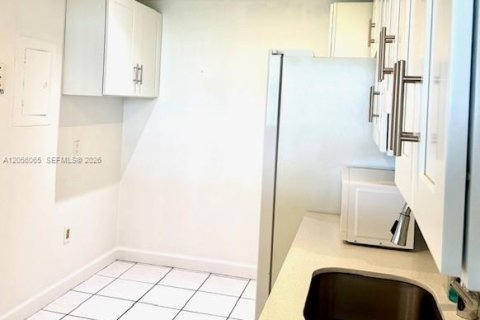 Condo in Aventura, Florida, 1 bedroom № 2246940 - photo 9