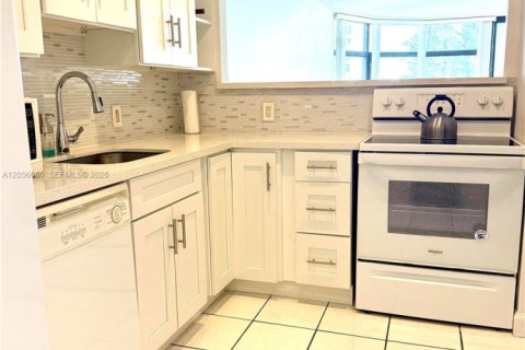 Condo in Aventura, Florida, 1 bedroom № 2246940 - photo 8