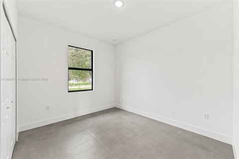 House in Lehigh Acres, Florida 3 bedrooms № 1979423 - photo 27