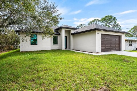 House in Lehigh Acres, Florida 3 bedrooms № 1979423 - photo 2