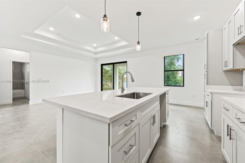 House in Lehigh Acres, Florida 3 bedrooms № 1979423 - photo 15