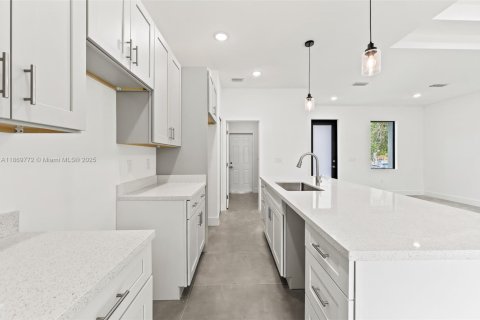 House in Lehigh Acres, Florida 3 bedrooms № 1979423 - photo 18