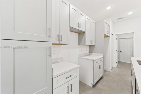 House in Lehigh Acres, Florida 3 bedrooms № 1979423 - photo 16