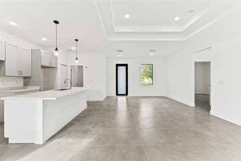 House in Lehigh Acres, Florida 3 bedrooms № 1979423 - photo 11