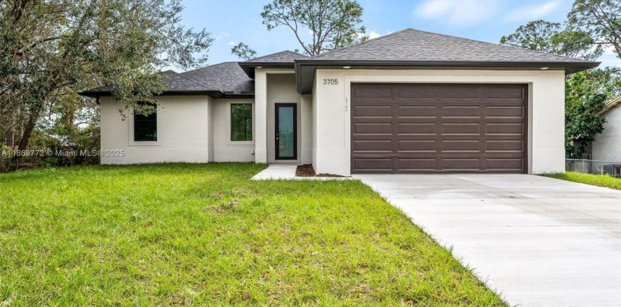 House in Lehigh Acres, Florida 3 bedrooms № 1979423